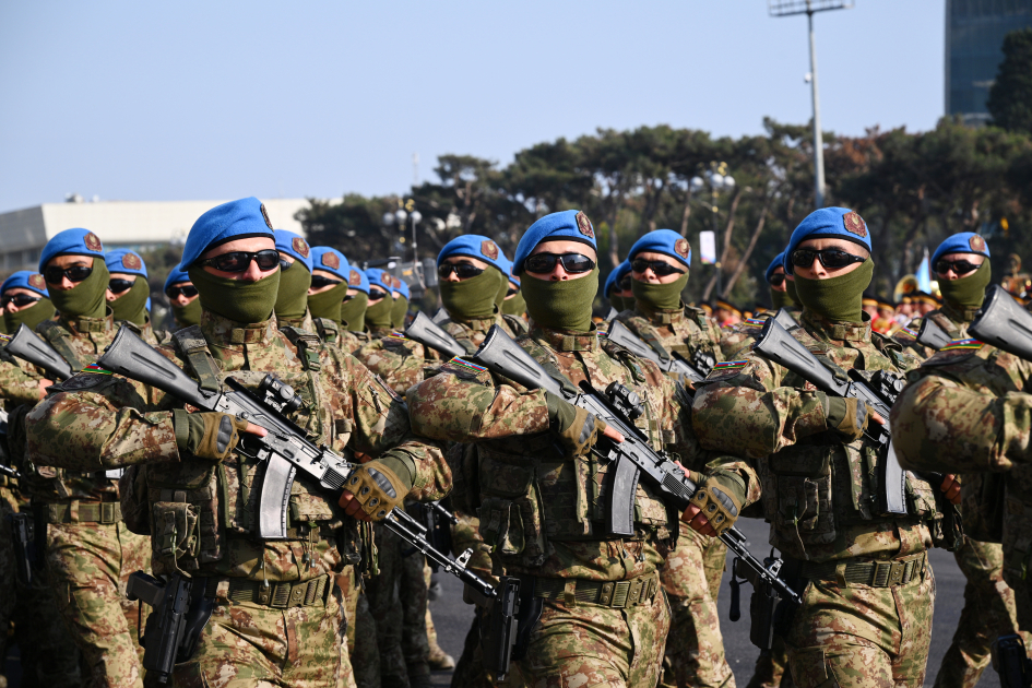 Prezident İlham Əliyev, Birinci xanım Mehriban Əliyeva, Türkiyə Prezidenti Rəcəb Tayyib Ərdoğan, Pakistan Baş naziri Məhəmməd Şahbaz Şərif hərbi paradda iştirak ediblər (FOTO/VİDEO) (YENİLƏNİB -4)