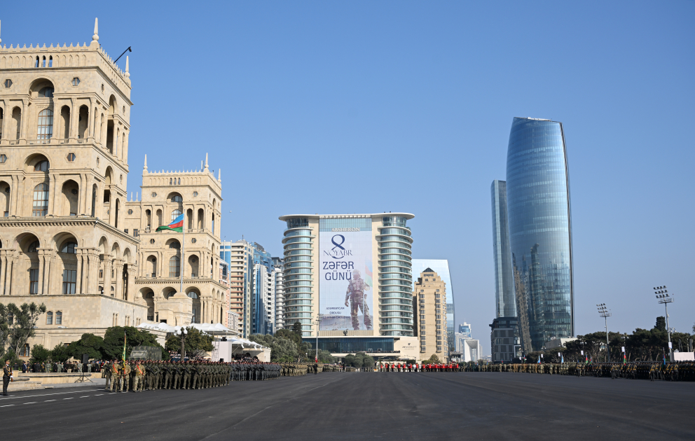 Prezident İlham Əliyev, Birinci xanım Mehriban Əliyeva, Türkiyə Prezidenti Rəcəb Tayyib Ərdoğan, Pakistan Baş naziri Məhəmməd Şahbaz Şərif hərbi paradda iştirak ediblər (FOTO/VİDEO) (YENİLƏNİB -4)