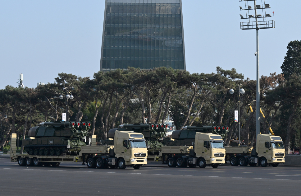 Prezident İlham Əliyev, Birinci xanım Mehriban Əliyeva, Türkiyə Prezidenti Rəcəb Tayyib Ərdoğan, Pakistan Baş naziri Məhəmməd Şahbaz Şərif hərbi paradda iştirak ediblər (FOTO/VİDEO) (YENİLƏNİB -4)