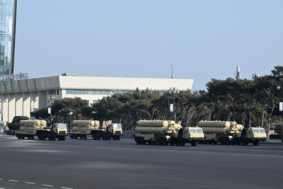 Prezident İlham Əliyev, Birinci xanım Mehriban Əliyeva, Türkiyə Prezidenti Rəcəb Tayyib Ərdoğan, Pakistan Baş naziri Məhəmməd Şahbaz Şərif hərbi paradda iştirak ediblər (FOTO/VİDEO) (YENİLƏNİB -4)