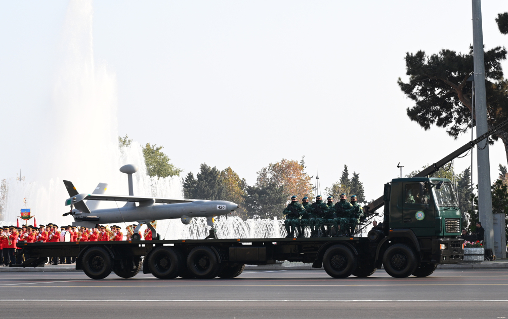 Prezident İlham Əliyev, Birinci xanım Mehriban Əliyeva, Türkiyə Prezidenti Rəcəb Tayyib Ərdoğan, Pakistan Baş naziri Məhəmməd Şahbaz Şərif hərbi paradda iştirak ediblər (FOTO/VİDEO) (YENİLƏNİB -4)