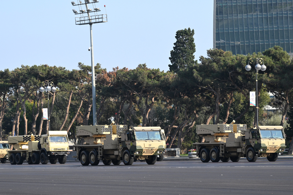 Prezident İlham Əliyev, Birinci xanım Mehriban Əliyeva, Türkiyə Prezidenti Rəcəb Tayyib Ərdoğan, Pakistan Baş naziri Məhəmməd Şahbaz Şərif hərbi paradda iştirak ediblər (FOTO/VİDEO) (YENİLƏNİB -4)