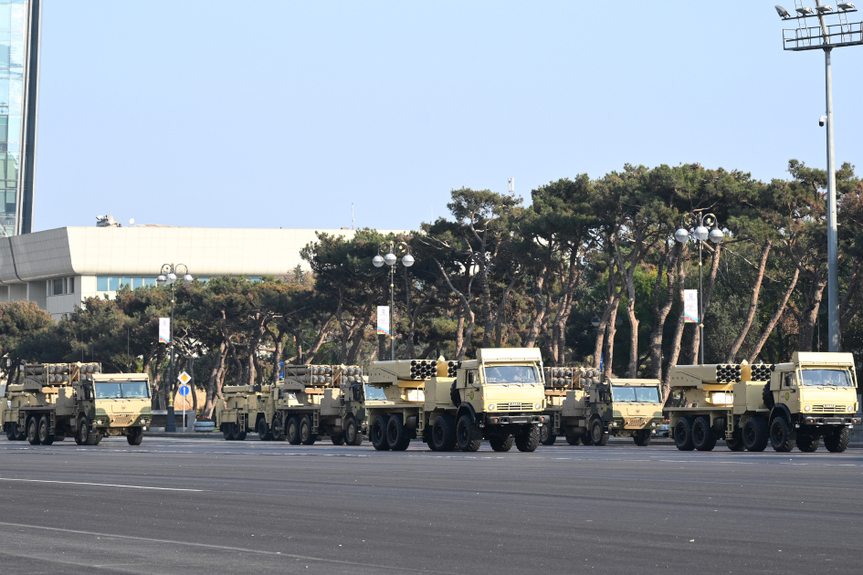 Prezident İlham Əliyev, Birinci xanım Mehriban Əliyeva, Türkiyə Prezidenti Rəcəb Tayyib Ərdoğan, Pakistan Baş naziri Məhəmməd Şahbaz Şərif hərbi paradda iştirak ediblər (FOTO/VİDEO) (YENİLƏNİB -4)