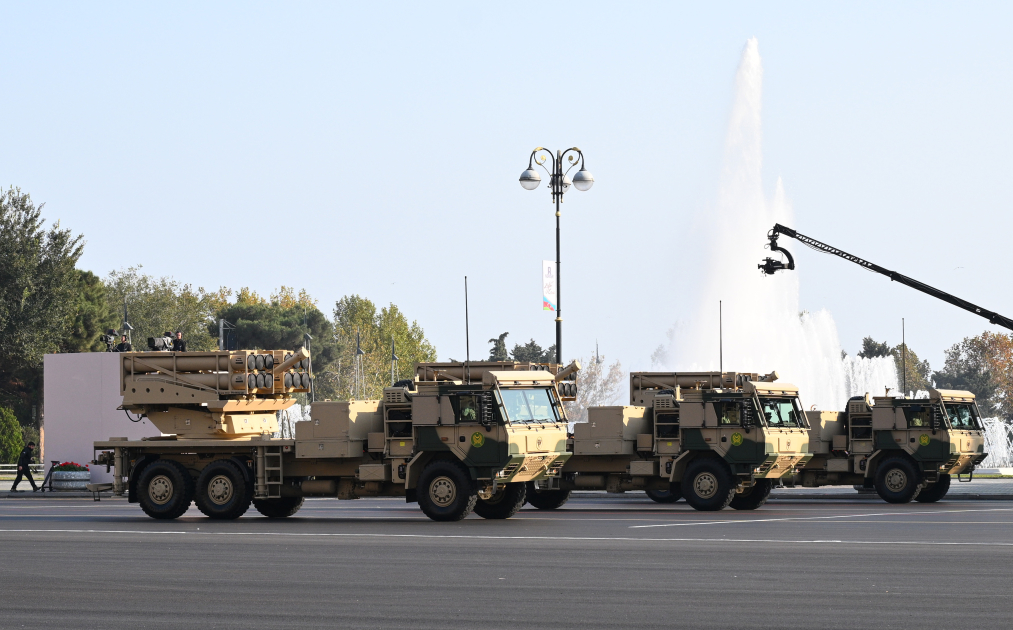 Prezident İlham Əliyev, Birinci xanım Mehriban Əliyeva, Türkiyə Prezidenti Rəcəb Tayyib Ərdoğan, Pakistan Baş naziri Məhəmməd Şahbaz Şərif hərbi paradda iştirak ediblər (FOTO/VİDEO) (YENİLƏNİB -4)