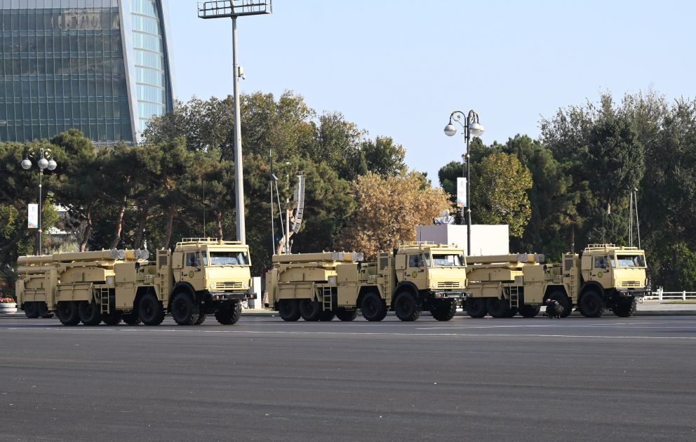 Prezident İlham Əliyev, Birinci xanım Mehriban Əliyeva, Türkiyə Prezidenti Rəcəb Tayyib Ərdoğan, Pakistan Baş naziri Məhəmməd Şahbaz Şərif hərbi paradda iştirak ediblər (FOTO/VİDEO) (YENİLƏNİB -4)