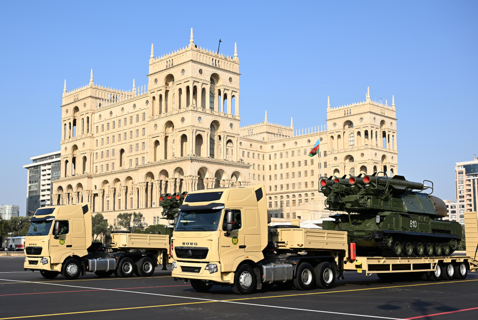 Prezident İlham Əliyev, Birinci xanım Mehriban Əliyeva, Türkiyə Prezidenti Rəcəb Tayyib Ərdoğan, Pakistan Baş naziri Məhəmməd Şahbaz Şərif hərbi paradda iştirak ediblər (FOTO/VİDEO) (YENİLƏNİB -4)