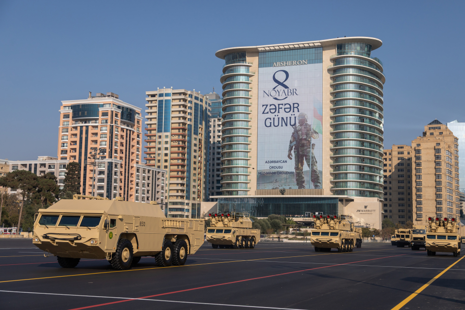 Prezident İlham Əliyev, Birinci xanım Mehriban Əliyeva, Türkiyə Prezidenti Rəcəb Tayyib Ərdoğan, Pakistan Baş naziri Məhəmməd Şahbaz Şərif hərbi paradda iştirak ediblər (FOTO/VİDEO) (YENİLƏNİB -4)