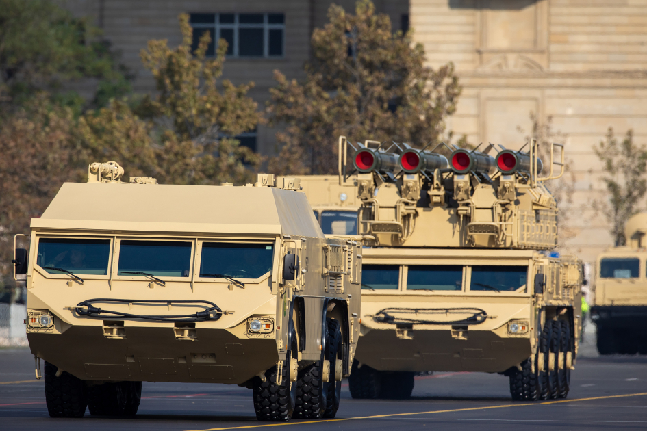 Prezident İlham Əliyev, Birinci xanım Mehriban Əliyeva, Türkiyə Prezidenti Rəcəb Tayyib Ərdoğan, Pakistan Baş naziri Məhəmməd Şahbaz Şərif hərbi paradda iştirak ediblər (FOTO/VİDEO) (YENİLƏNİB -4)