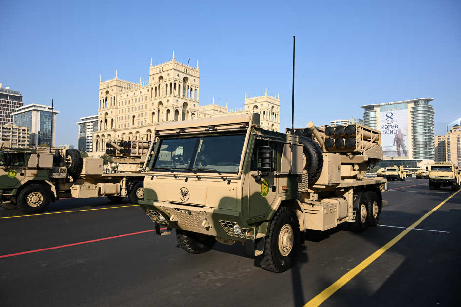 Prezident İlham Əliyev, Birinci xanım Mehriban Əliyeva, Türkiyə Prezidenti Rəcəb Tayyib Ərdoğan, Pakistan Baş naziri Məhəmməd Şahbaz Şərif hərbi paradda iştirak ediblər (FOTO/VİDEO) (YENİLƏNİB -4)