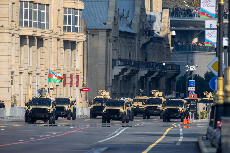 Prezident İlham Əliyev, Birinci xanım Mehriban Əliyeva, Türkiyə Prezidenti Rəcəb Tayyib Ərdoğan, Pakistan Baş naziri Məhəmməd Şahbaz Şərif hərbi paradda iştirak ediblər (FOTO/VİDEO) (YENİLƏNİB -4)