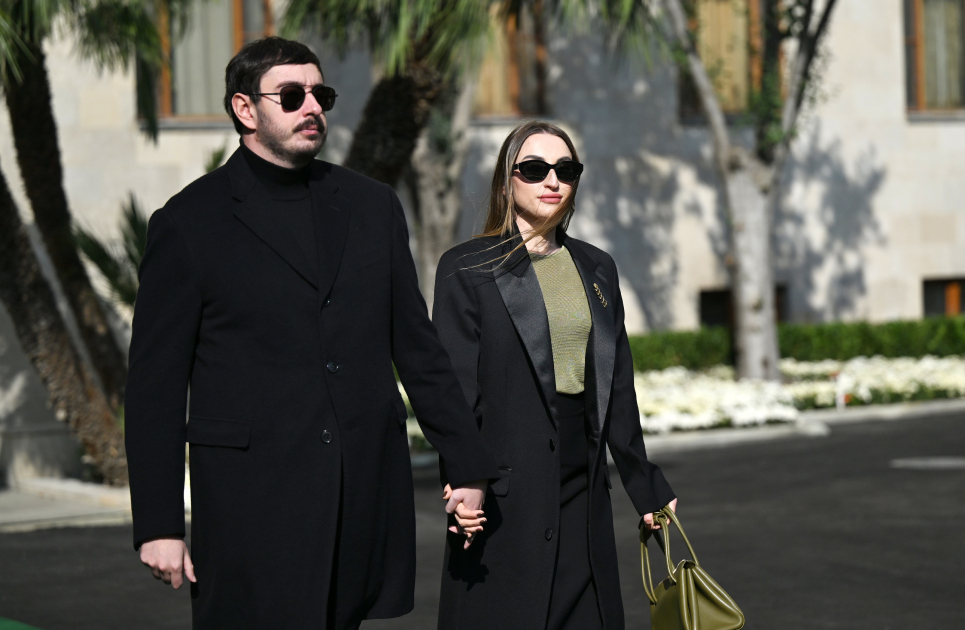 Prezident İlham Əliyev, Birinci xanım Mehriban Əliyeva, Türkiyə Prezidenti Rəcəb Tayyib Ərdoğan, Pakistan Baş naziri Məhəmməd Şahbaz Şərif hərbi paradda iştirak ediblər (FOTO/VİDEO) (YENİLƏNİB -4)