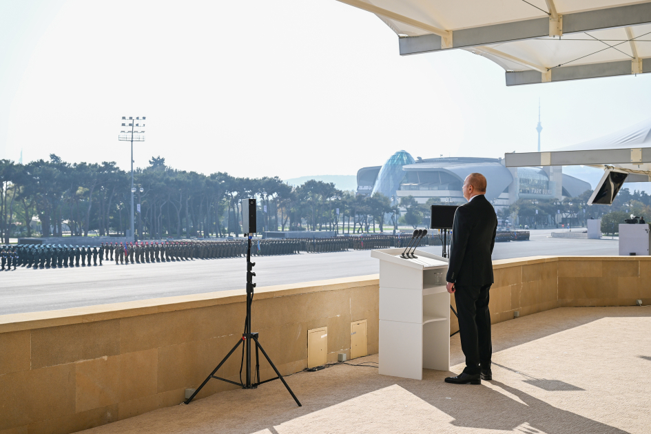 Prezident İlham Əliyev, Birinci xanım Mehriban Əliyeva, Türkiyə Prezidenti Rəcəb Tayyib Ərdoğan, Pakistan Baş naziri Məhəmməd Şahbaz Şərif hərbi paradda iştirak ediblər (FOTO/VİDEO) (YENİLƏNİB -4)