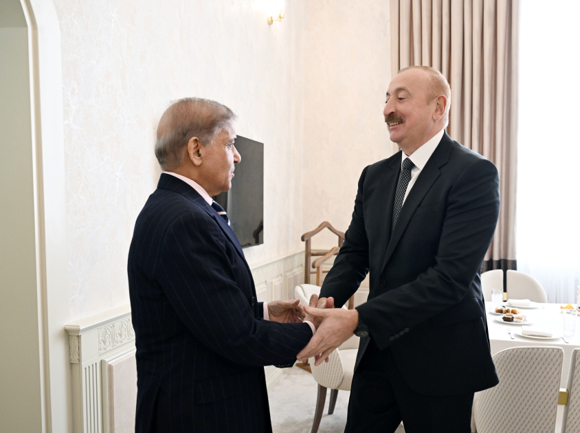 Prezident İlham Əliyev, Birinci xanım Mehriban Əliyeva, Türkiyə Prezidenti Rəcəb Tayyib Ərdoğan, Pakistan Baş naziri Məhəmməd Şahbaz Şərif hərbi paradda iştirak ediblər (FOTO/VİDEO) (YENİLƏNİB -4)