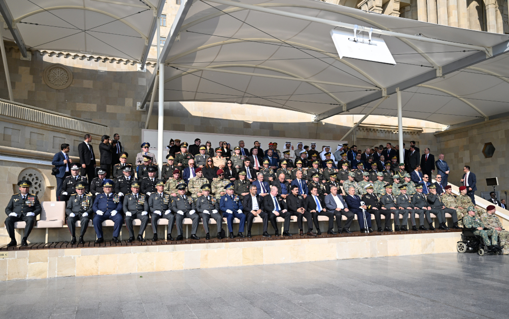 Prezident İlham Əliyev, Birinci xanım Mehriban Əliyeva, Türkiyə Prezidenti Rəcəb Tayyib Ərdoğan, Pakistan Baş naziri Məhəmməd Şahbaz Şərif hərbi paradda iştirak ediblər (FOTO/VİDEO) (YENİLƏNİB -4)