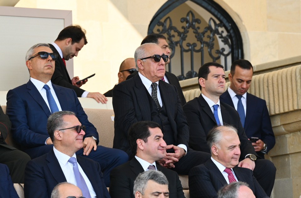 Prezident İlham Əliyev, Birinci xanım Mehriban Əliyeva, Türkiyə Prezidenti Rəcəb Tayyib Ərdoğan, Pakistan Baş naziri Məhəmməd Şahbaz Şərif hərbi paradda iştirak ediblər (FOTO/VİDEO) (YENİLƏNİB -4)
