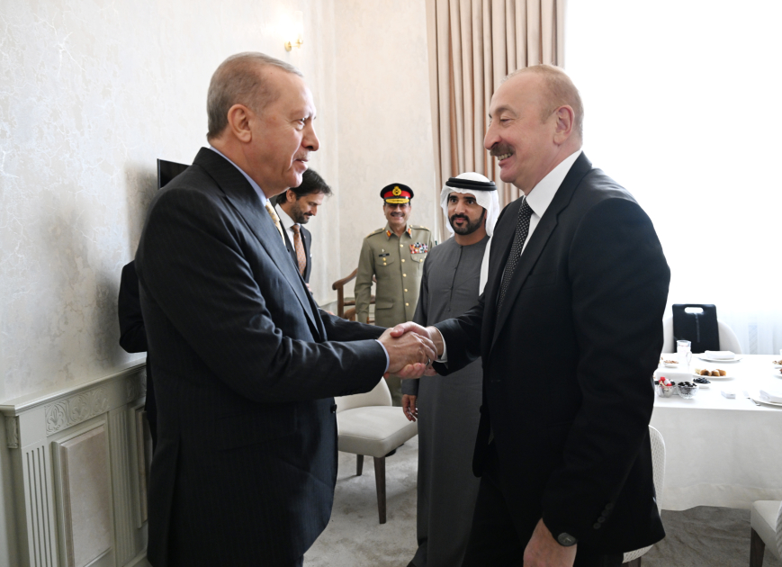 Prezident İlham Əliyev, Birinci xanım Mehriban Əliyeva, Türkiyə Prezidenti Rəcəb Tayyib Ərdoğan, Pakistan Baş naziri Məhəmməd Şahbaz Şərif hərbi paradda iştirak ediblər (FOTO/VİDEO) (YENİLƏNİB -4)