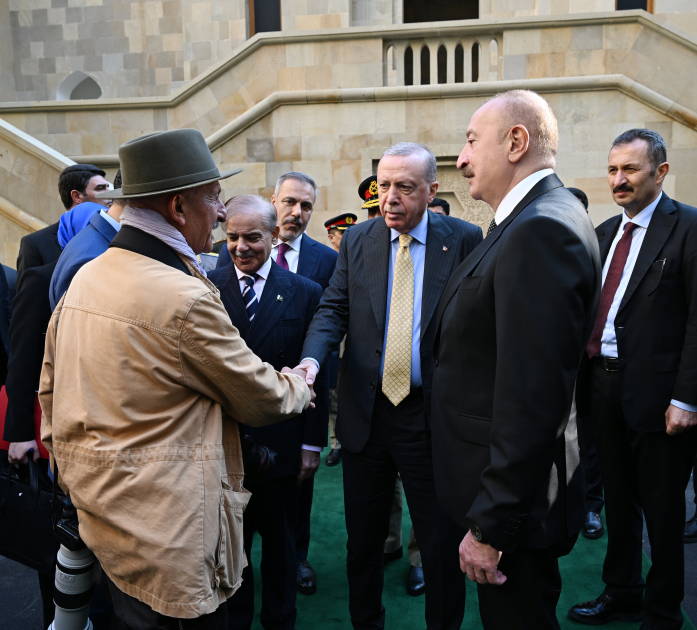 Prezident İlham Əliyev, Birinci xanım Mehriban Əliyeva, Türkiyə Prezidenti Rəcəb Tayyib Ərdoğan, Pakistan Baş naziri Məhəmməd Şahbaz Şərif hərbi paradda iştirak ediblər (FOTO/VİDEO) (YENİLƏNİB -4)