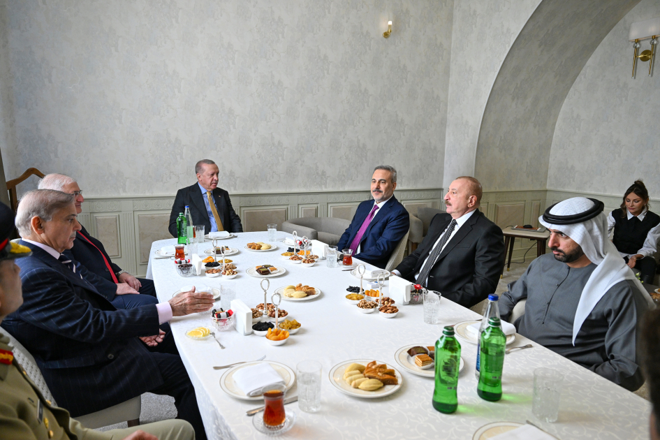 Prezident İlham Əliyev, Birinci xanım Mehriban Əliyeva, Türkiyə Prezidenti Rəcəb Tayyib Ərdoğan, Pakistan Baş naziri Məhəmməd Şahbaz Şərif hərbi paradda iştirak ediblər (FOTO/VİDEO) (YENİLƏNİB -4)