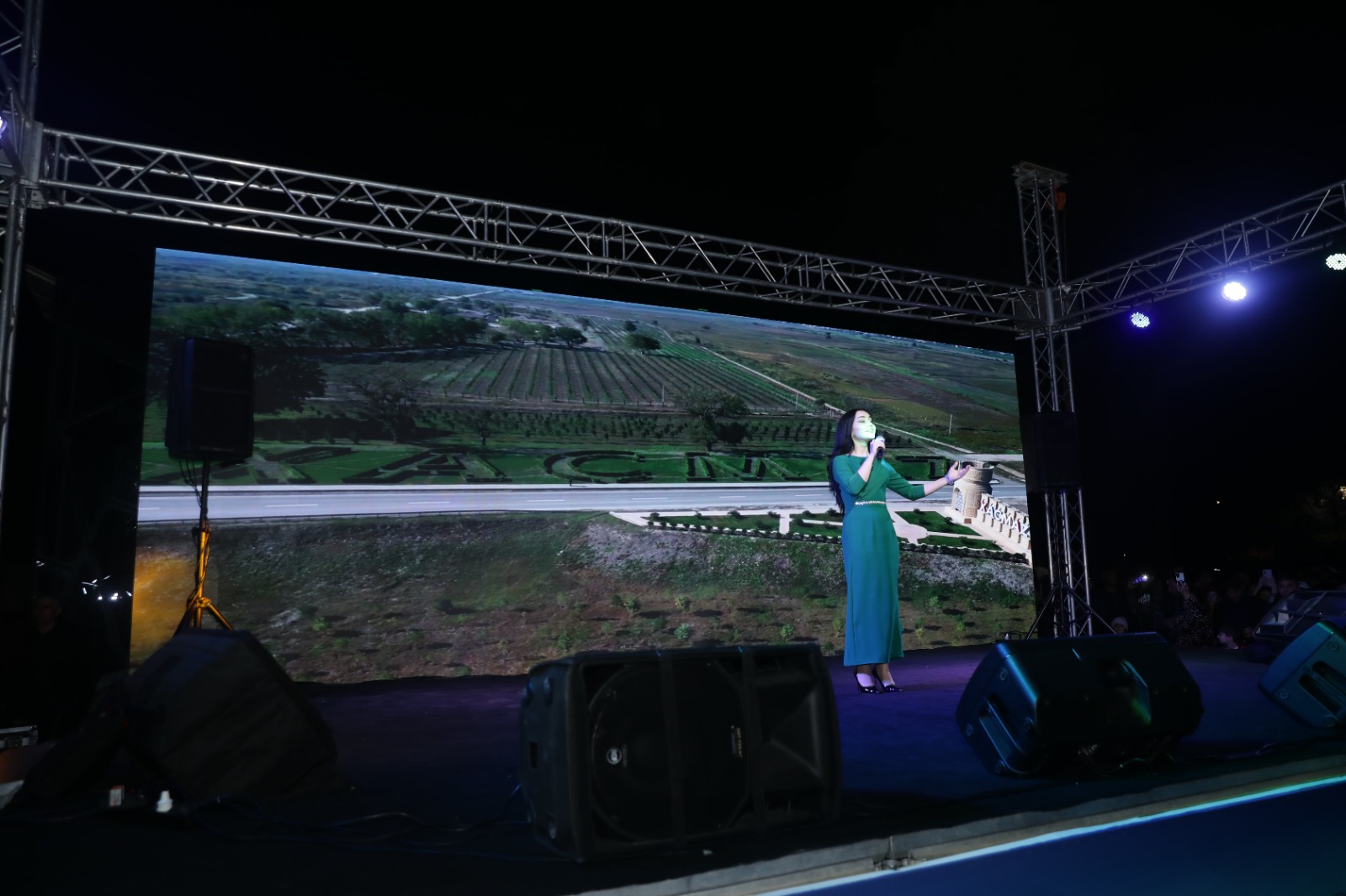 Xaçmazda "Zəfərin Mübarək, Suveren Azərbaycan” adlı bayram konserti təşkil olunub (FOTO)