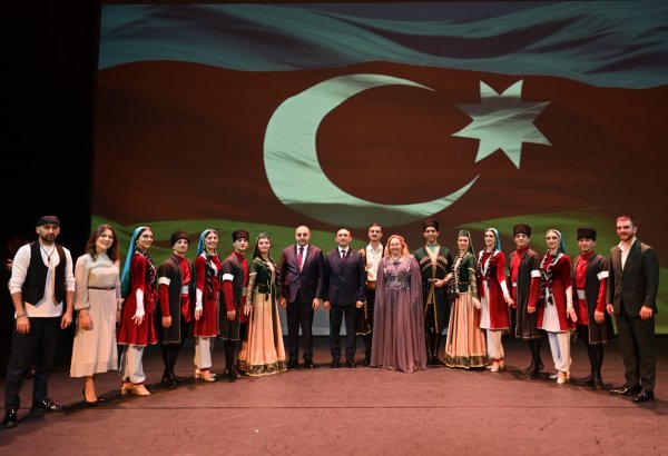 Zəfər Günü Niderlandda böyük coşqu ilə qeyd edilib (FOTO)