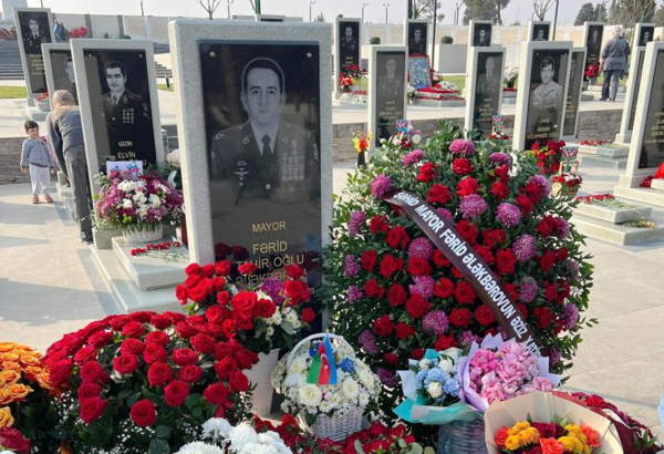 Beş il əvvəl Xankəndidə şəhid olan mayor Fərid Ələkbərovun anım günüdür (FOTO)