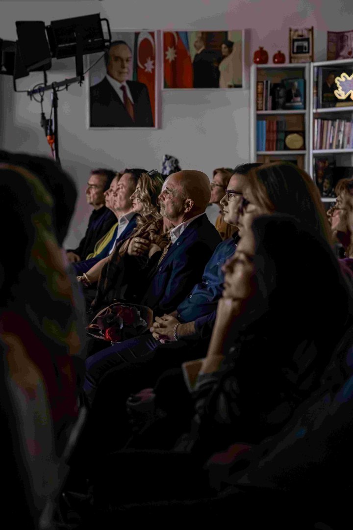 Praqada Zəfər Günü münasibətilə xatirə gecəsi keçirilib (FOTO)