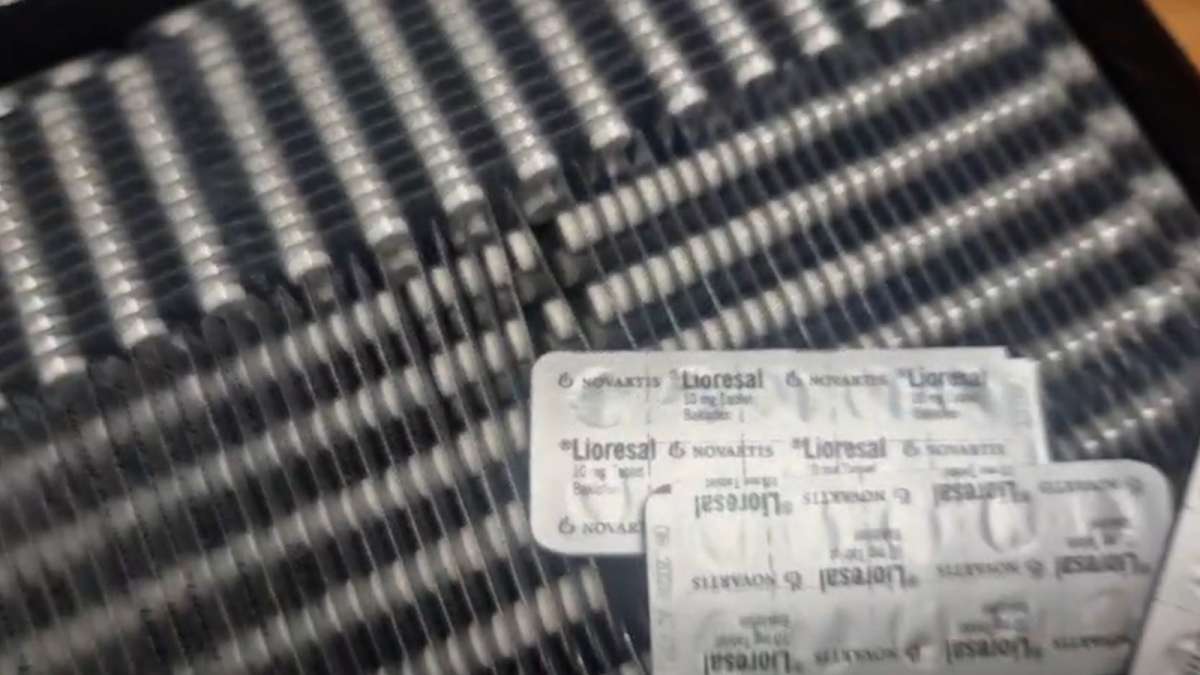 Şirniyyat qutularının içərisində gizlədilən dərman preparatları aşkar edilib (FOTO)