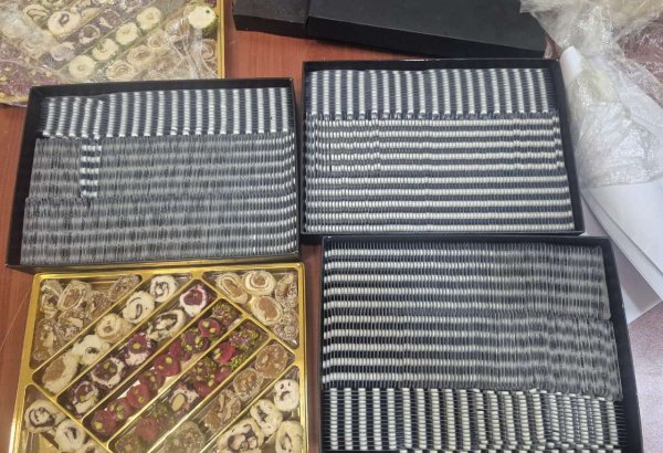 Şirniyyat qutularının içərisində gizlədilən dərman preparatları aşkar edilib (FOTO)
