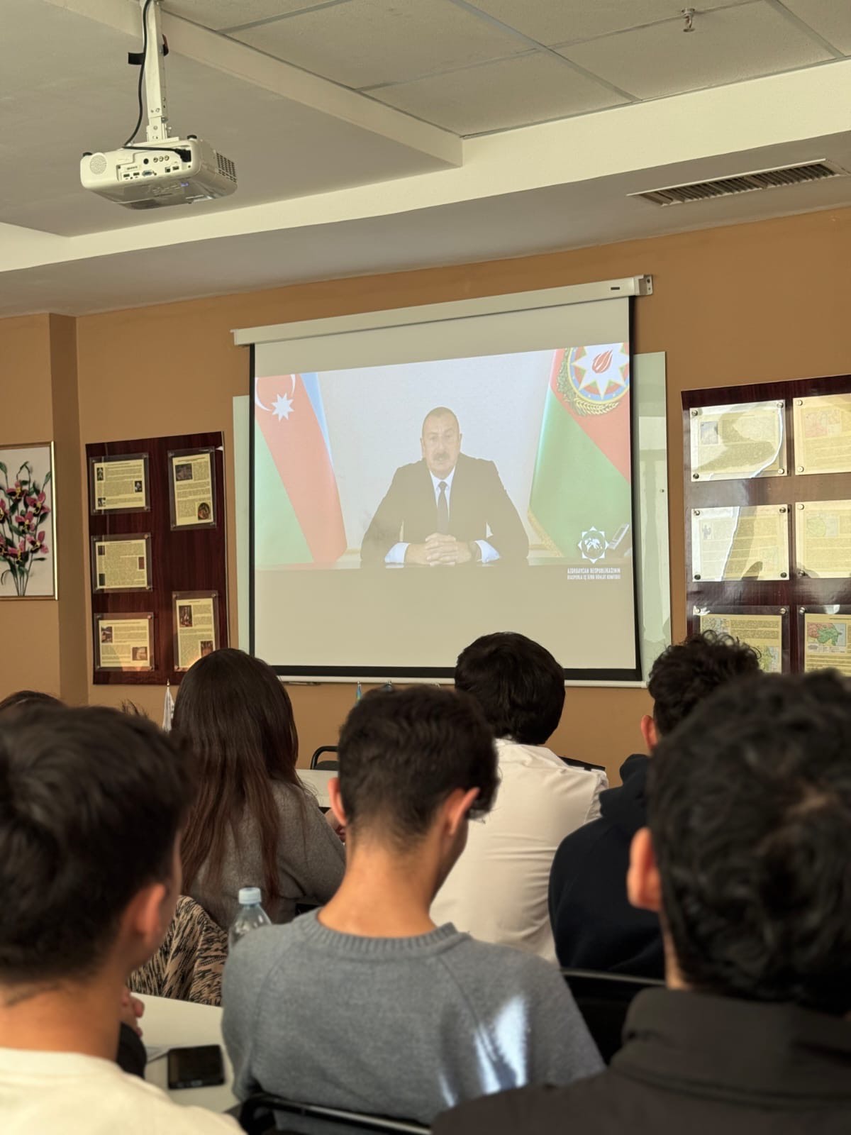 Yessenov Universitetində Zəfər Gününə həsr olunan açıq dərs keçirilib