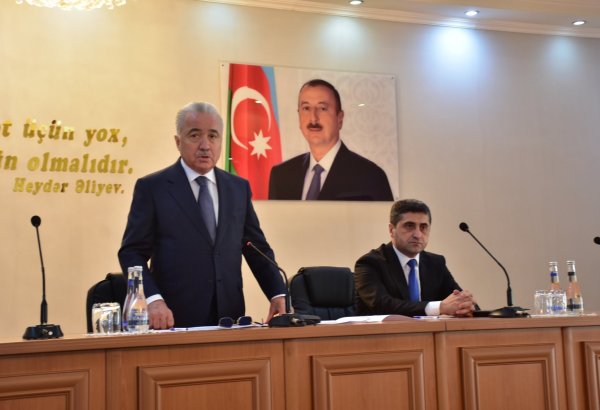 Qaxın yeni icra başçısı kollektivə təqdim olunub (FOTO)