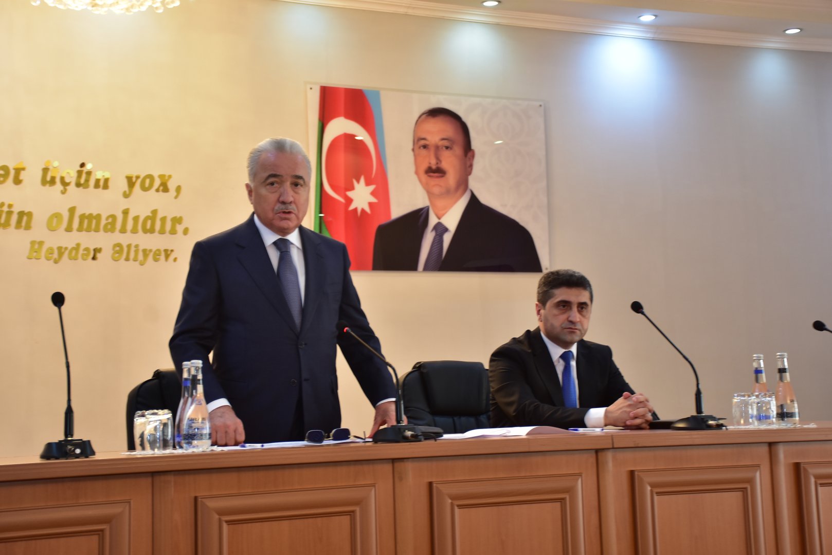 Qaxın yeni icra başçısı kollektivə təqdim olunub (FOTO)