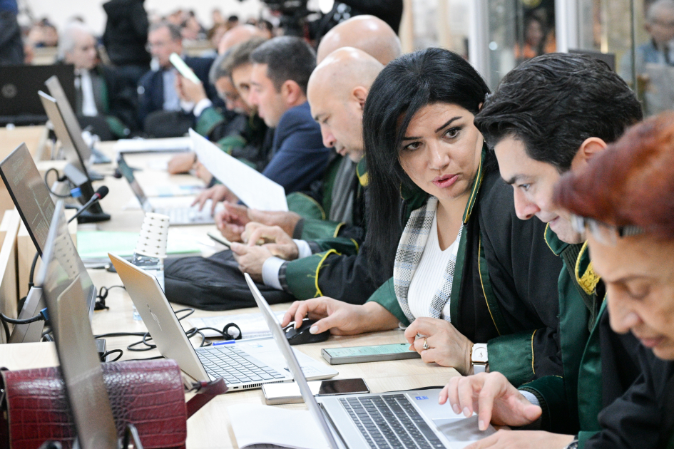 Ermənistan vətəndaşlarının məhkəməsində təqsirləndirilən şəxslərin cəzalandırılmasına dair prokurorların təklifləri səsləndirilib (FOTO)