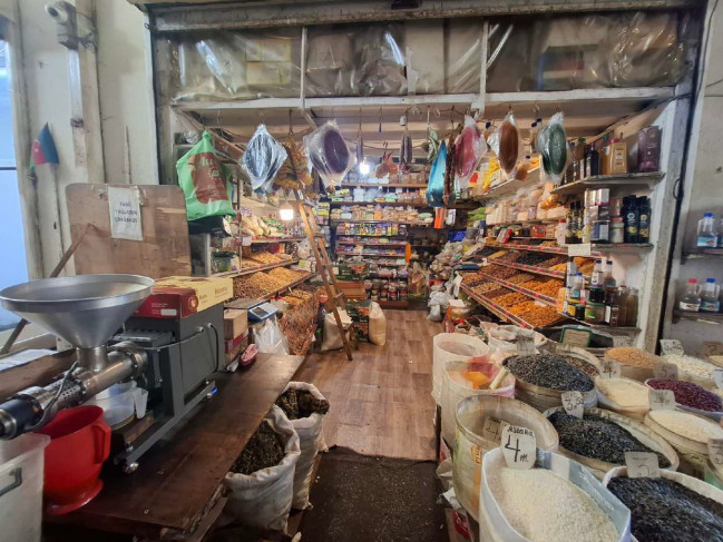 Paytaxtda iki bazarda yağların qanunsuz emalı və satışı müəyyən edilib