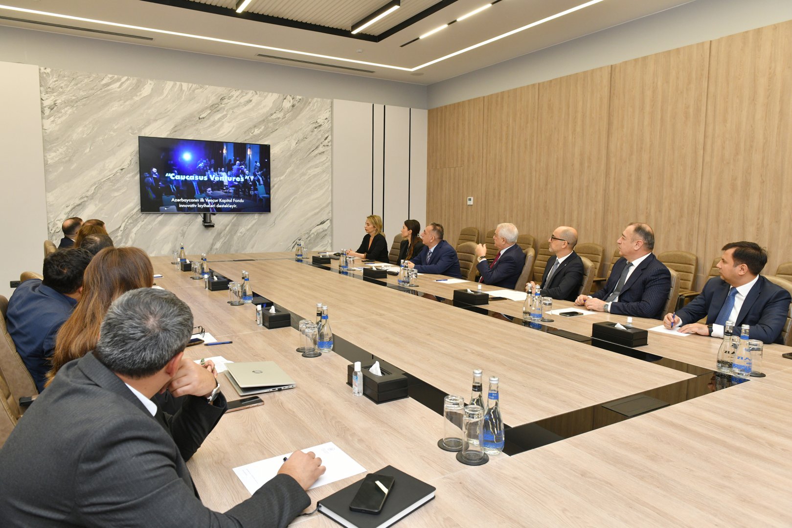 RİNN-də “Konstitusiya və Suverenlik ili”nə həsr olunan tədbir keçirilib (FOTO)