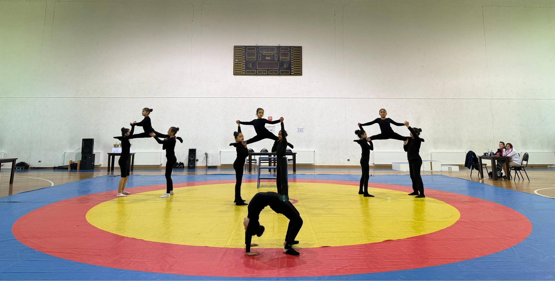 Zəfər Gününün qəhrəman ruhu güləş xalçasında (FOTO)