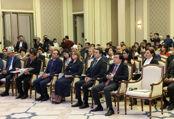 Mədəniyyət naziri beynəlxalq konqresdə iştirak edir