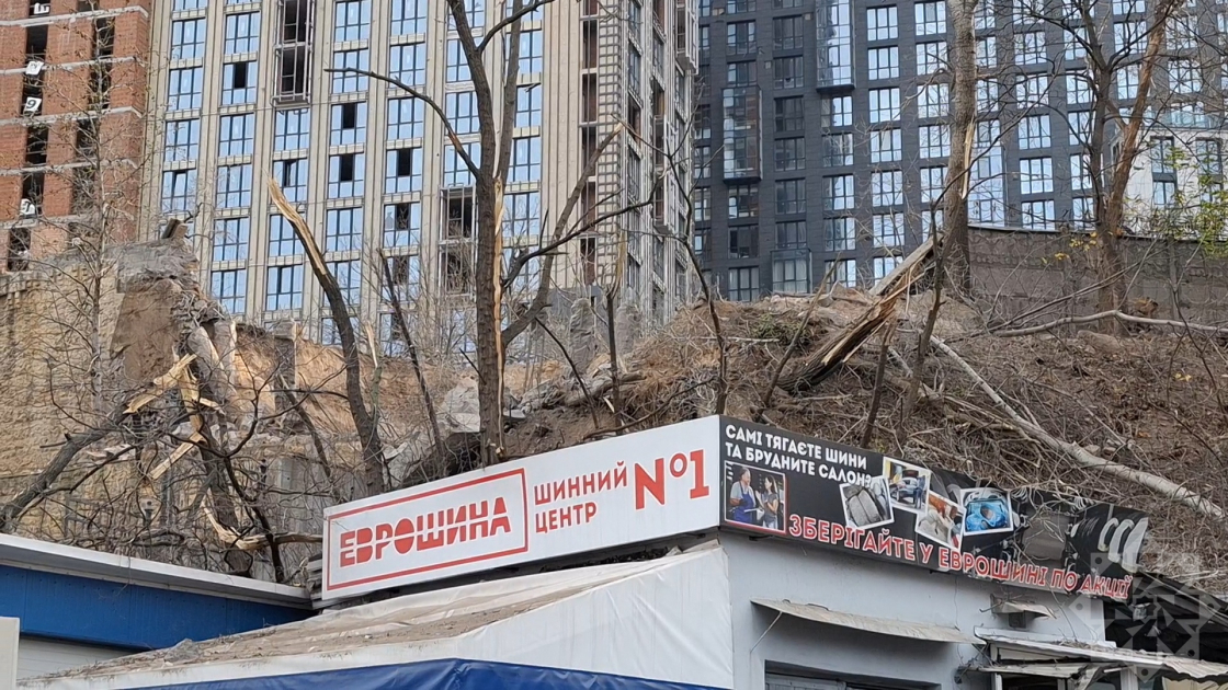 Kiyevə raket hücumu zamanı Azərbaycanın Ukraynadakı səfirliyinə ciddi ziyan dəyib, yaralanan yoxdur (FOTO)