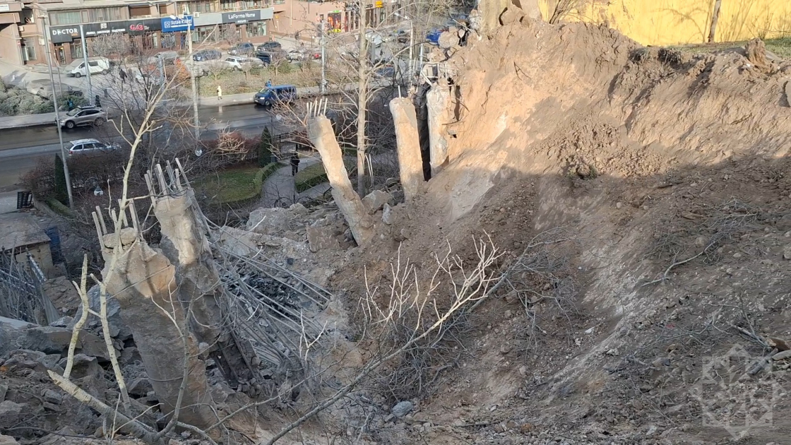 Kiyevə raket hücumu zamanı Azərbaycanın Ukraynadakı səfirliyinə ciddi ziyan dəyib, yaralanan yoxdur (FOTO)