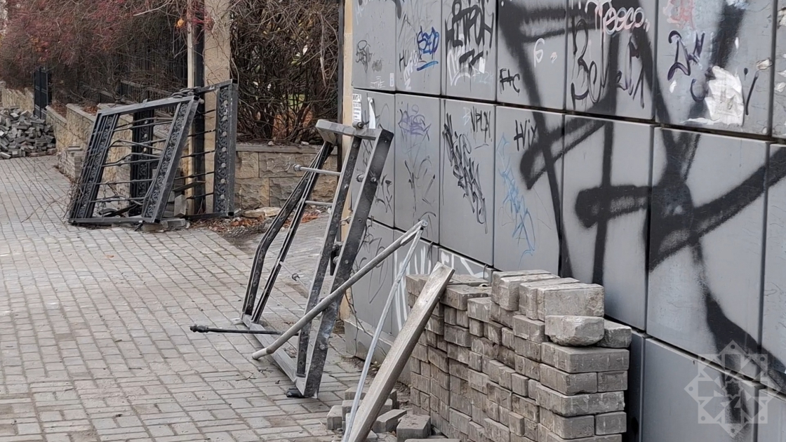 Kiyevə raket hücumu zamanı Azərbaycanın Ukraynadakı səfirliyinə ciddi ziyan dəyib, yaralanan yoxdur (FOTO)