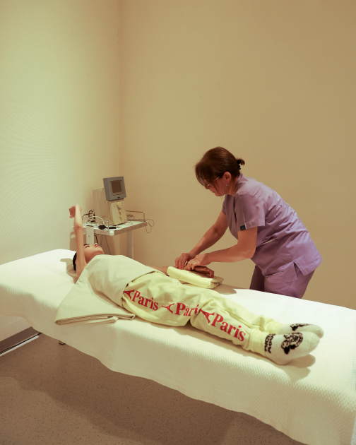 Heydər Əliyev Fondunun vitse-prezidenti Leyla Əliyeva Mingəçevirdə şəhid ailəsini ziyarət edib, bir sıra sosial müəssisələrlə tanış olub (FOTO)