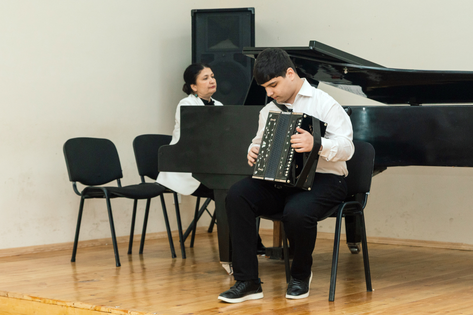 Heydər Əliyev Fondunun vitse-prezidenti Leyla Əliyeva Mingəçevirdə şəhid ailəsini ziyarət edib, bir sıra sosial müəssisələrlə tanış olub (FOTO)