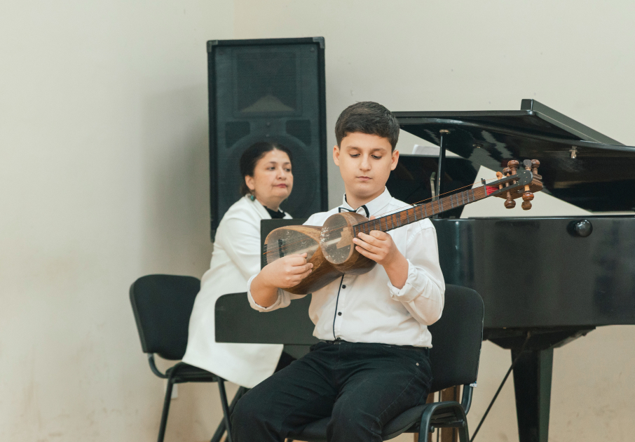 Heydər Əliyev Fondunun vitse-prezidenti Leyla Əliyeva Mingəçevirdə şəhid ailəsini ziyarət edib, bir sıra sosial müəssisələrlə tanış olub (FOTO)