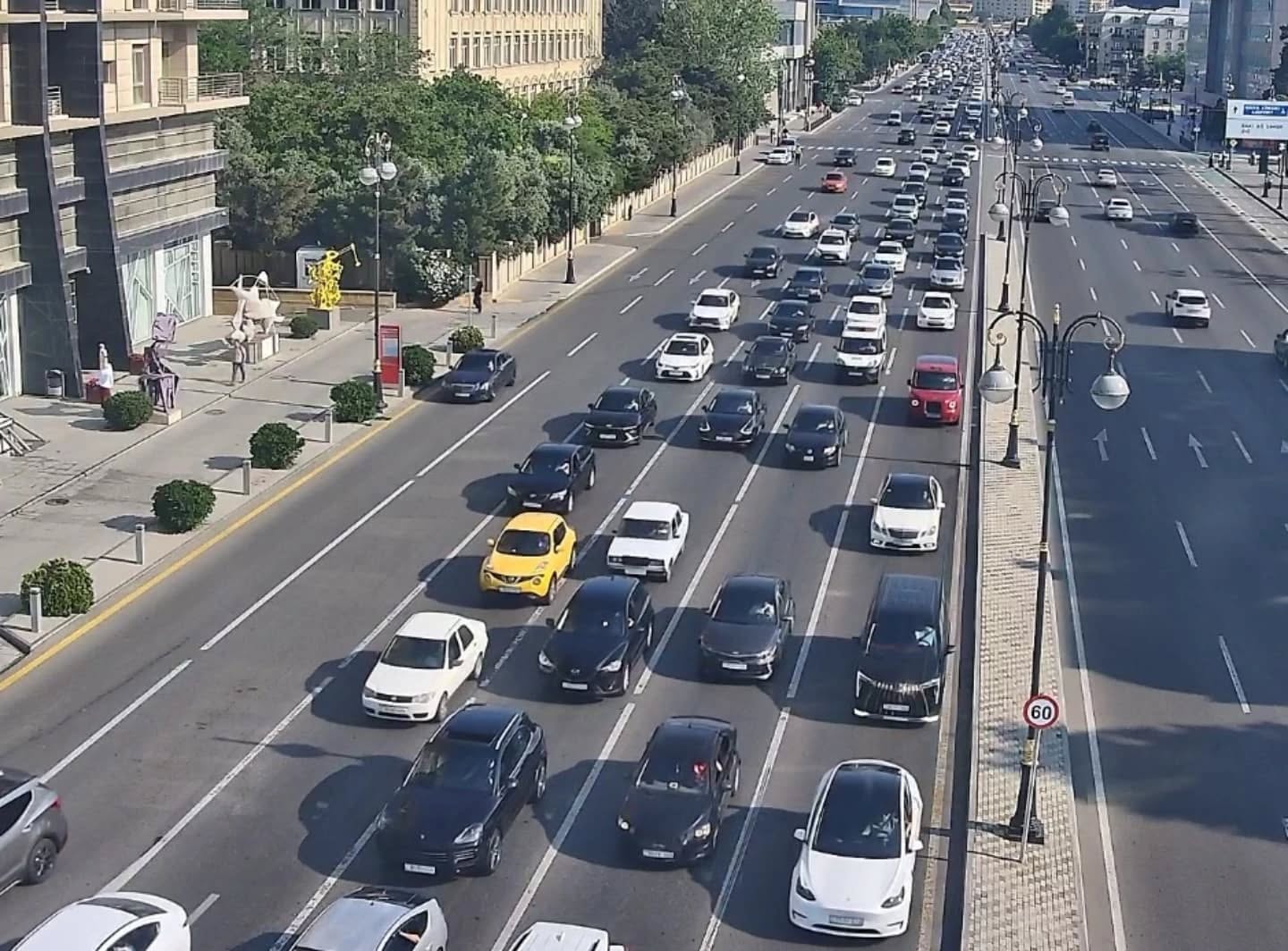 Sürücülərin NƏZƏRİNƏ: Paytaxtın bir sıra yollarında tıxac var - SİYAHI (FOTO)