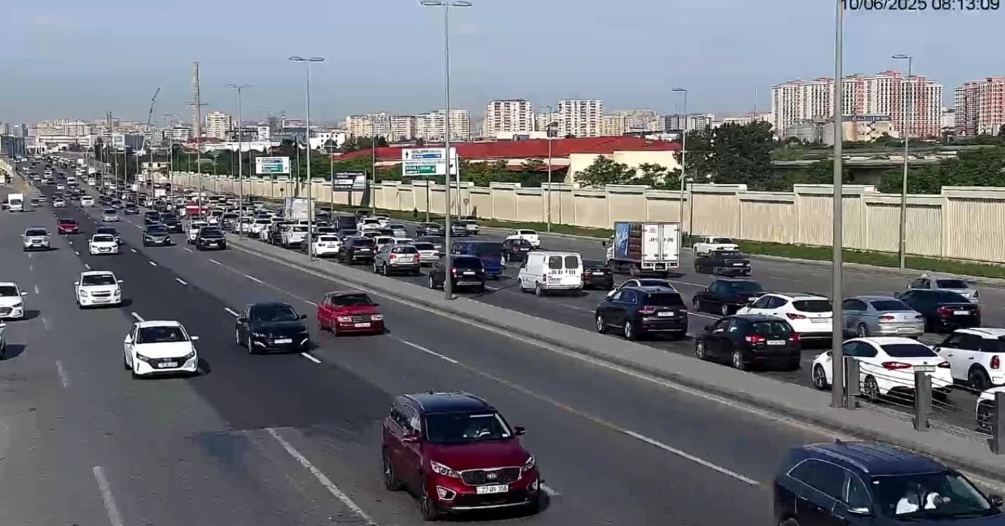 Sürücülərin NƏZƏRİNƏ: Paytaxtın bir sıra yollarında tıxac var - SİYAHI (FOTO)