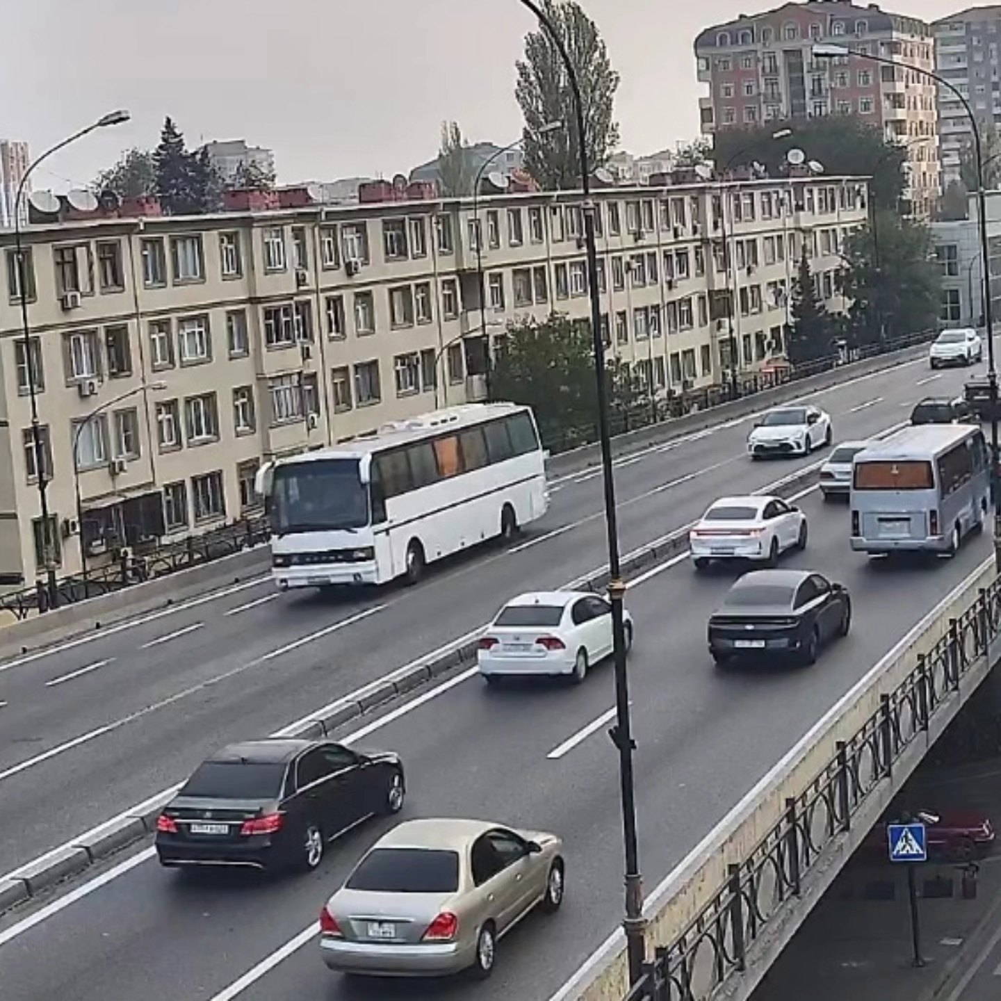 Sürücülərin NƏZƏRİNƏ: Paytaxtın bir sıra yollarında tıxac var - SİYAHI (FOTO)