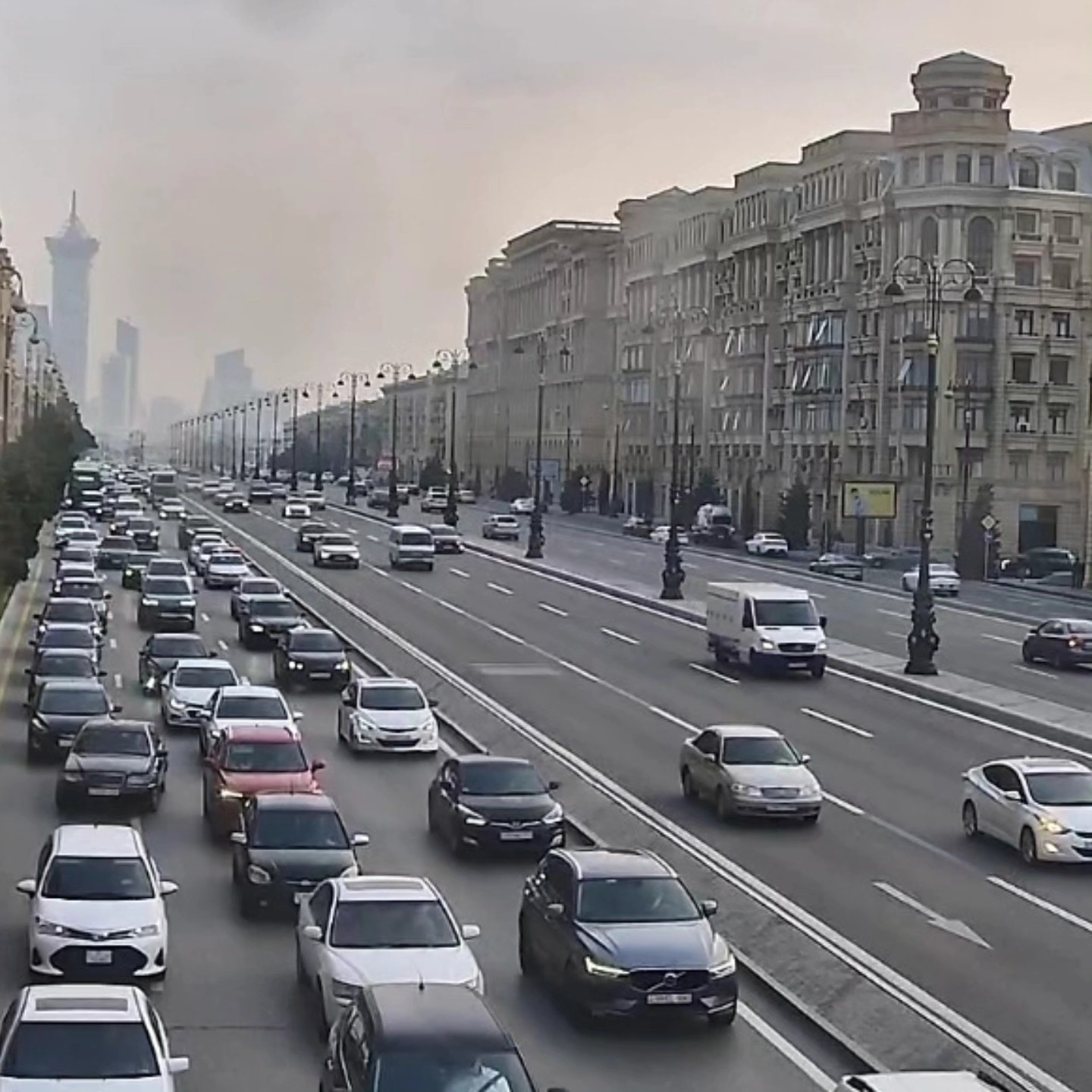 Sürücülərin NƏZƏRİNƏ: Paytaxtın bir sıra yollarında tıxac var - SİYAHI (FOTO)