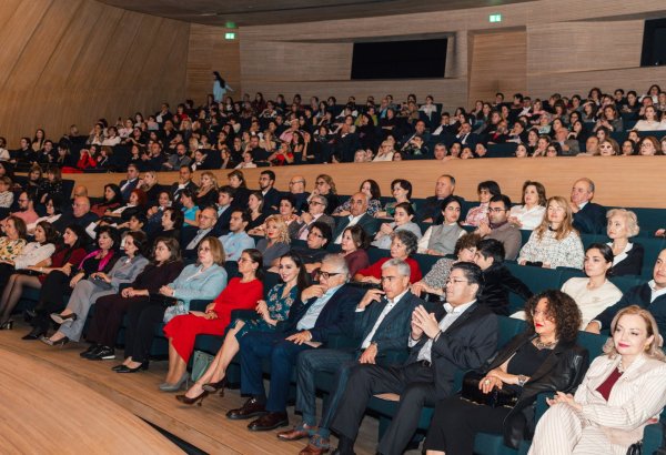 Heydər Əliyev Fondunun vitse-prezidenti Leyla Əliyeva Plasido Dominqonun Heydər Əliyev Mərkəzindəki konsertində iştirak edib (FOTO/VİDEO)