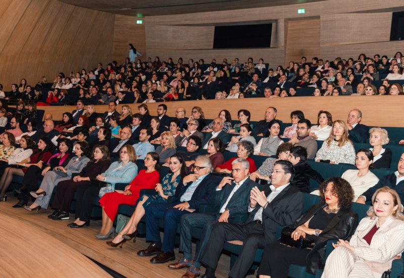 Heydər Əliyev Fondunun vitse-prezidenti Leyla Əliyeva Plasido Dominqonun Heydər Əliyev Mərkəzindəki konsertində iştirak edib (FOTO/VİDEO)
