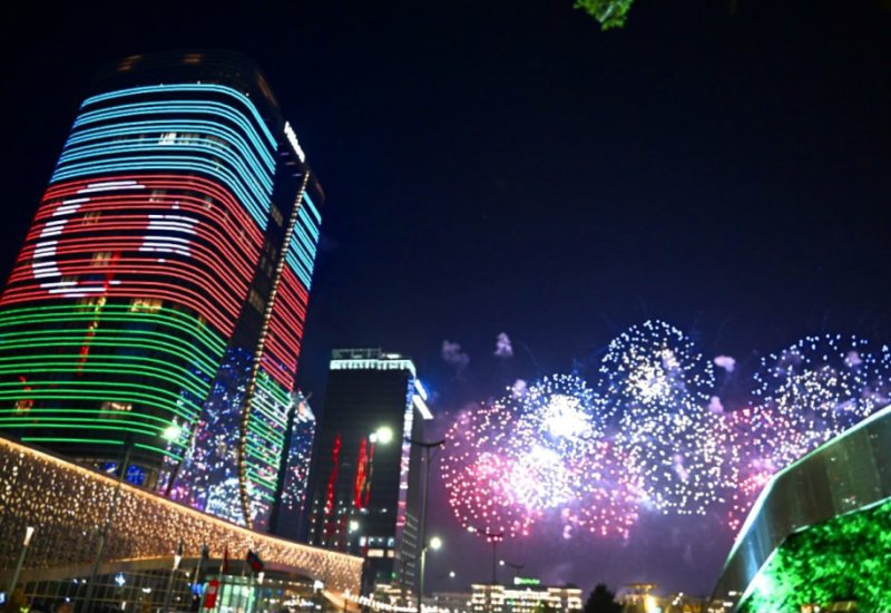 Daşkənddə Mərkəzi Asiya Dövlət Başçılarının 7-ci Məşvərət Görüşündə iştirak edən dövlət başçılarının şərəfinə atəşfəşanlıq olub (FOTO)