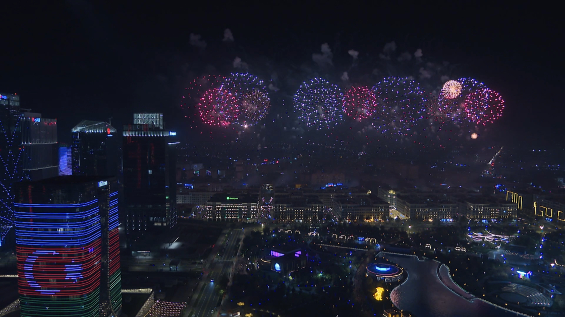 Daşkənddə Mərkəzi Asiya Dövlət Başçılarının 7-ci Məşvərət Görüşündə iştirak edən dövlət başçılarının şərəfinə atəşfəşanlıq olub (FOTO)